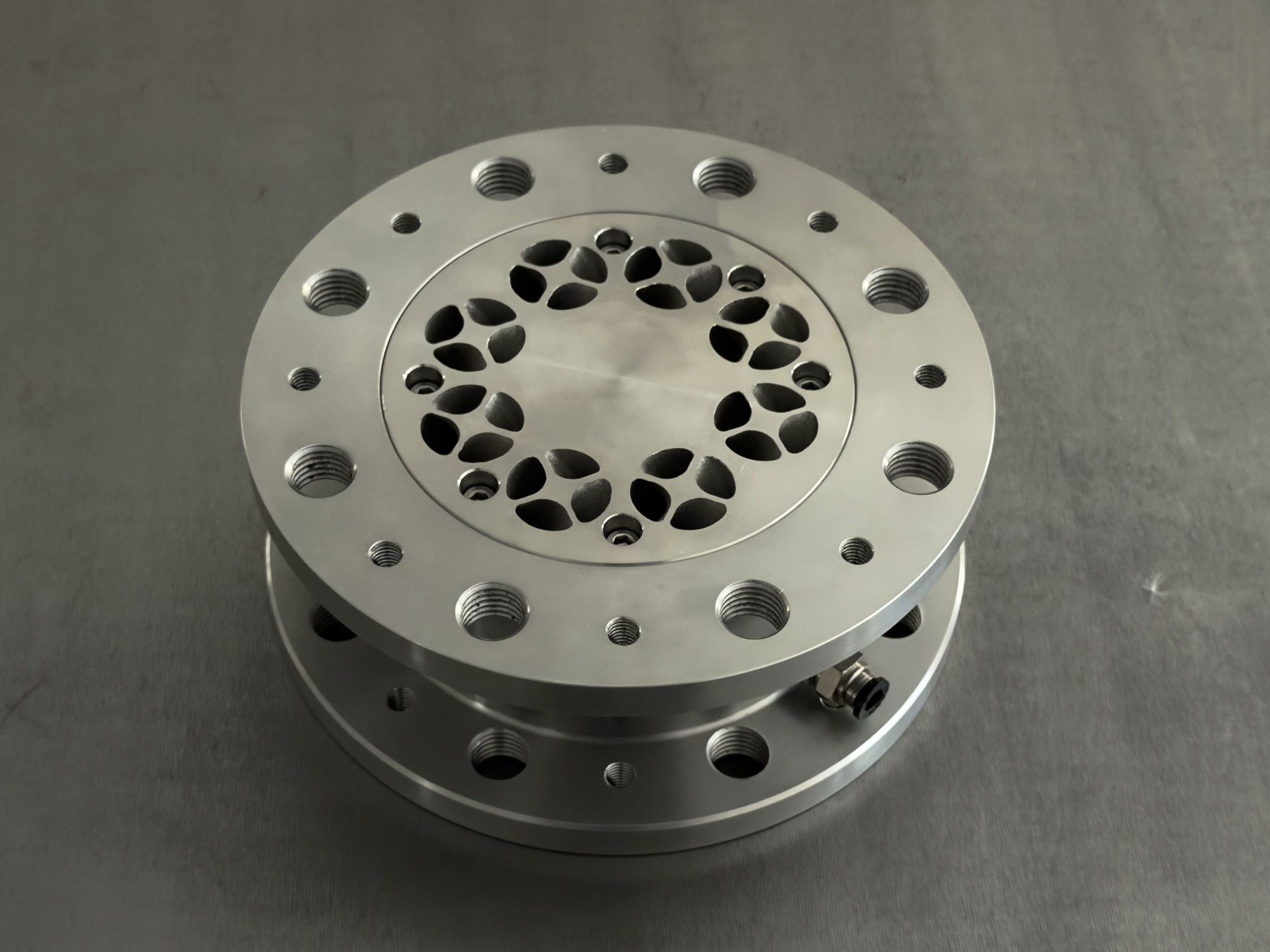 フランジ接続型のファインバブル発生器のFB-M80A-SUS316Lです。