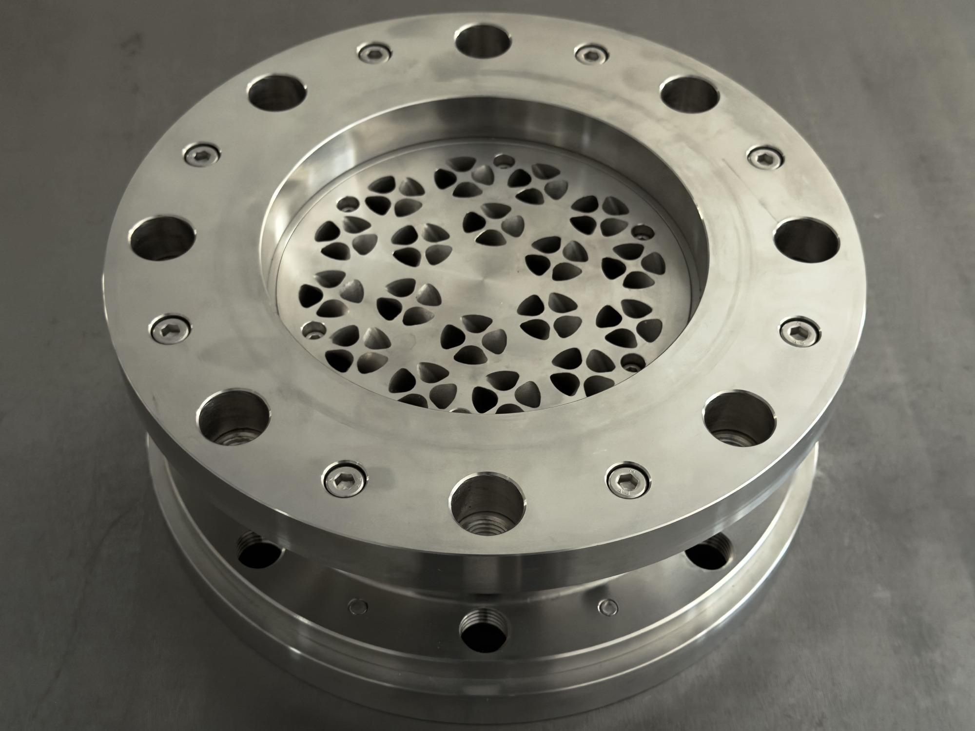 フランジ接続型のファインバブル発生器のFB-M150A-SUS316Lです。